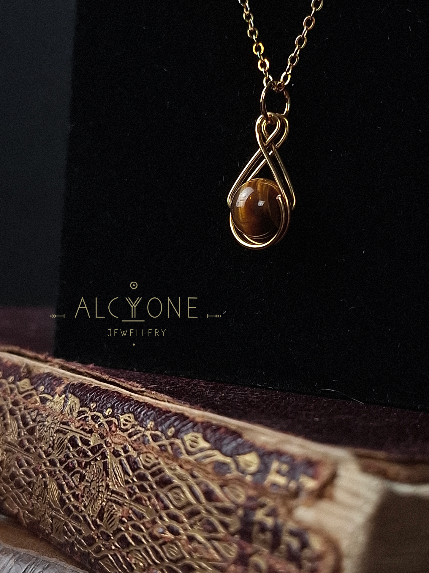 Spellnote Necklace ✦ Tiger's Eye