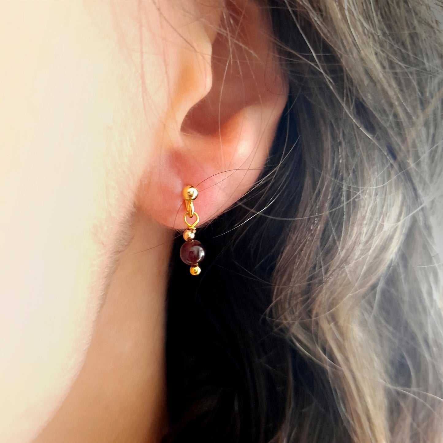 Earrings CAPRICORN Garnet