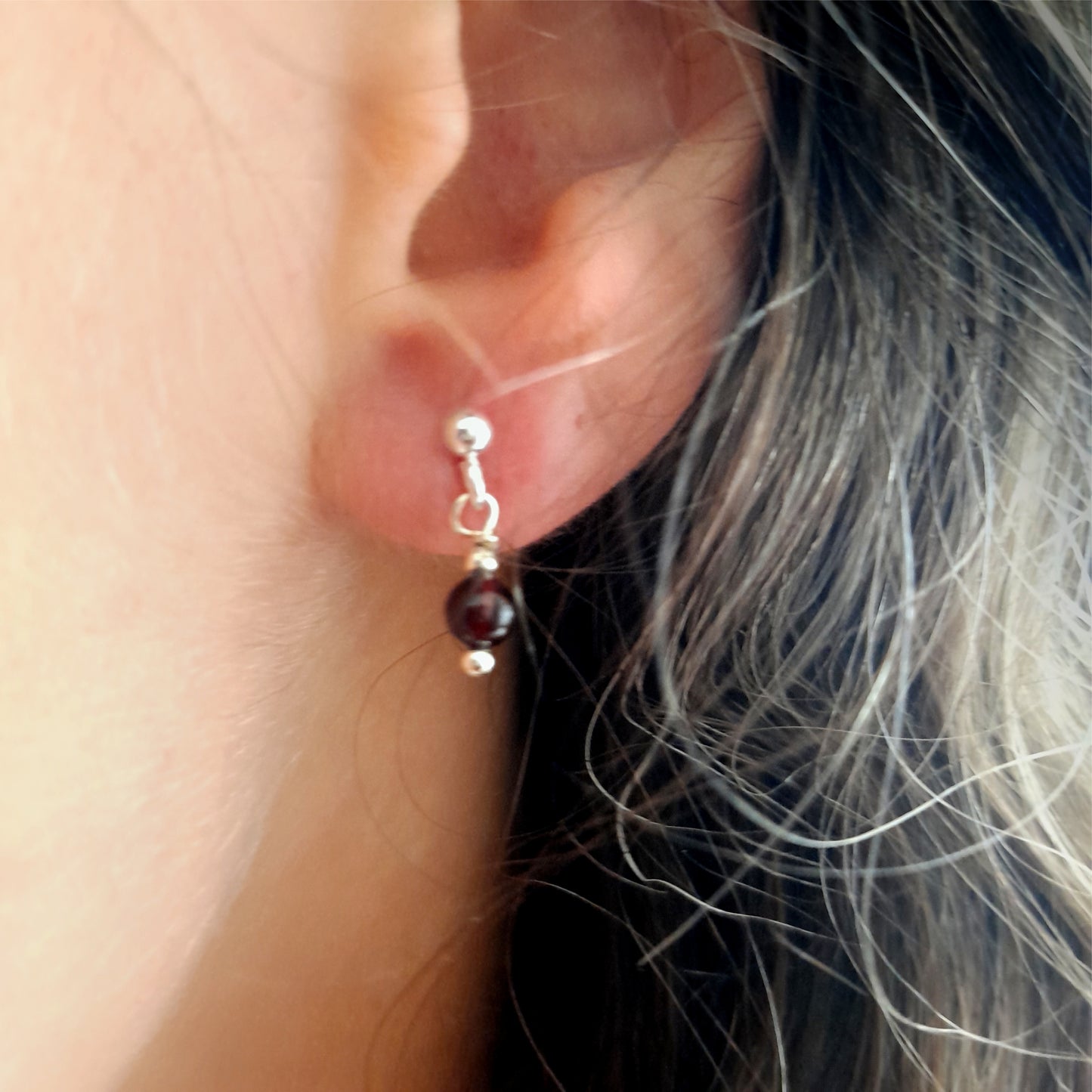 Earrings CAPRICORN Garnet