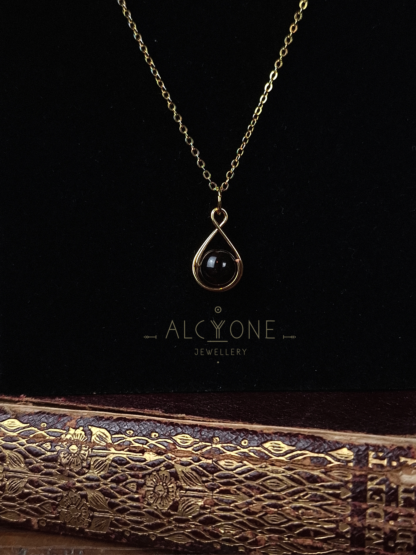 Spellnote Necklace ✦ Obsidian