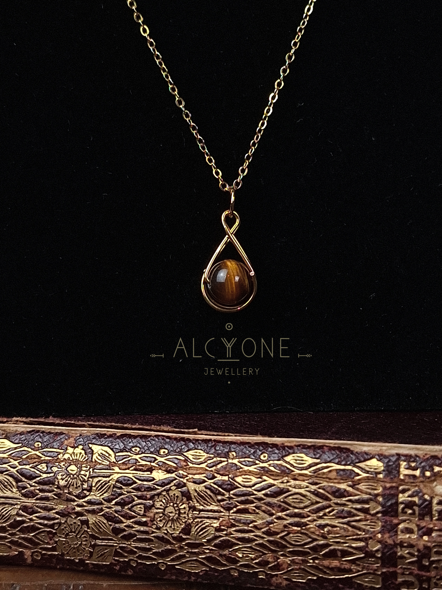 Spellnote Necklace ✦ Tiger's Eye